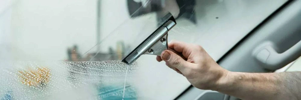 Kruopštus stiklų valymas 